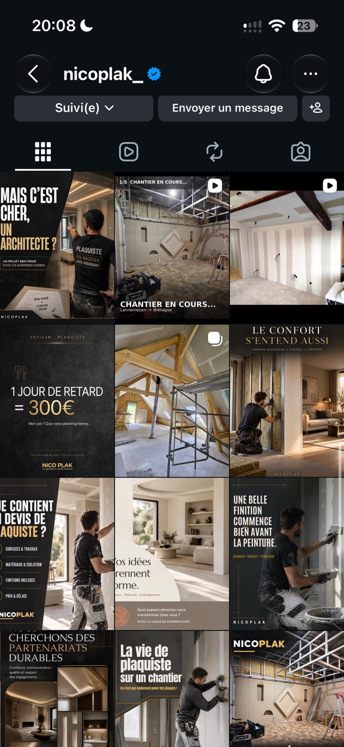 Pièce en cours d’aménagement avec cloisons en plaques de plâtre et poutres apparentes